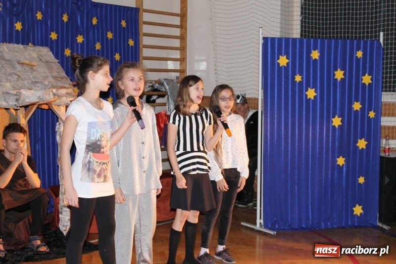 Zdjęcie w galerii na portalu naszraciborz.pl: Kiermasz i jasełka na Płoni  wiadomości z regionu