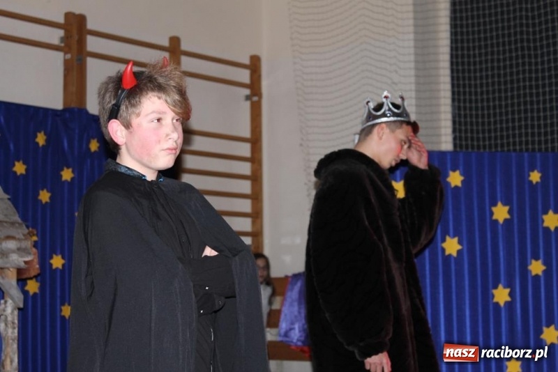 Zdjęcie w galerii na portalu naszraciborz.pl: Kiermasz i jasełka na Płoni  wiadomości z regionu