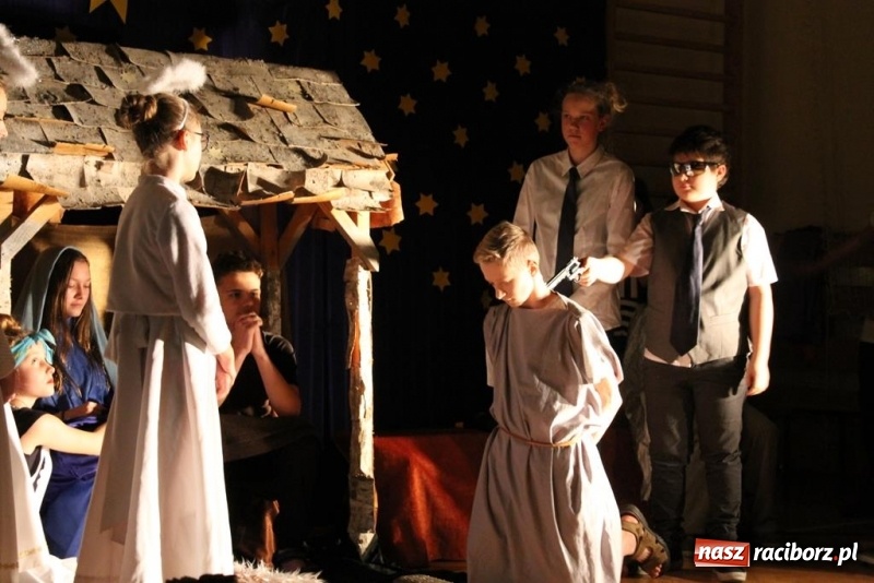 Zdjęcie w galerii na portalu naszraciborz.pl: Kiermasz i jasełka na Płoni  wiadomości z regionu