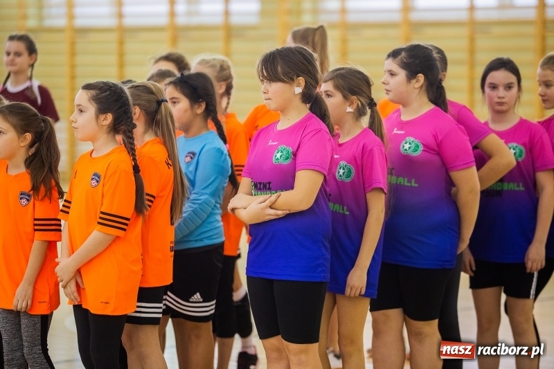 Zdjęcie w galerii na portalu naszraciborz.pl: 9. Turniej Piłki Ręcznej Dziewcząt Młodszych o Puchar Starosty Raciborskiego wiadomości z regionu