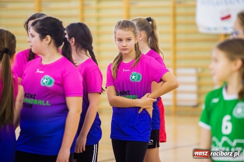 Zdjęcie w galerii na portalu naszraciborz.pl: 9. Turniej Piłki Ręcznej Dziewcząt Młodszych o Puchar Starosty Raciborskiego wiadomości z regionu