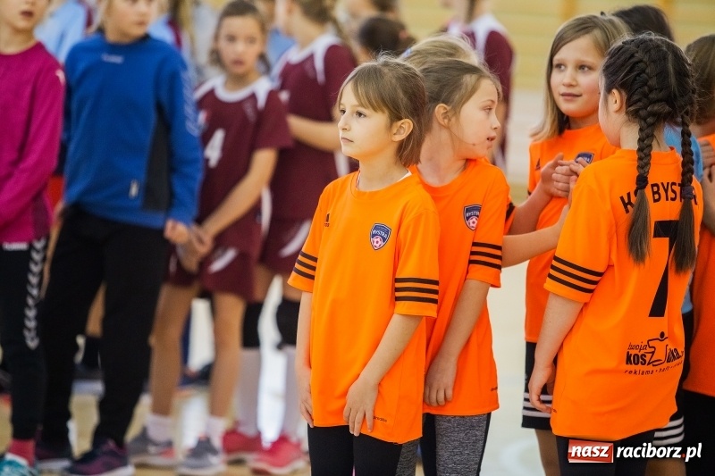 Zdjęcie w galerii na portalu naszraciborz.pl: 9. Turniej Piłki Ręcznej Dziewcząt Młodszych o Puchar Starosty Raciborskiego wiadomości z regionu