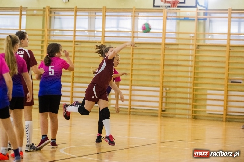 Zdjęcie w galerii na portalu naszraciborz.pl: 9. Turniej Piłki Ręcznej Dziewcząt Młodszych o Puchar Starosty Raciborskiego wiadomości z regionu