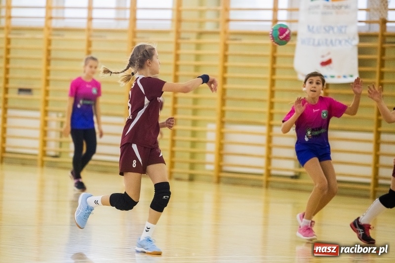 Zdjęcie w galerii na portalu naszraciborz.pl: 9. Turniej Piłki Ręcznej Dziewcząt Młodszych o Puchar Starosty Raciborskiego wiadomości z regionu