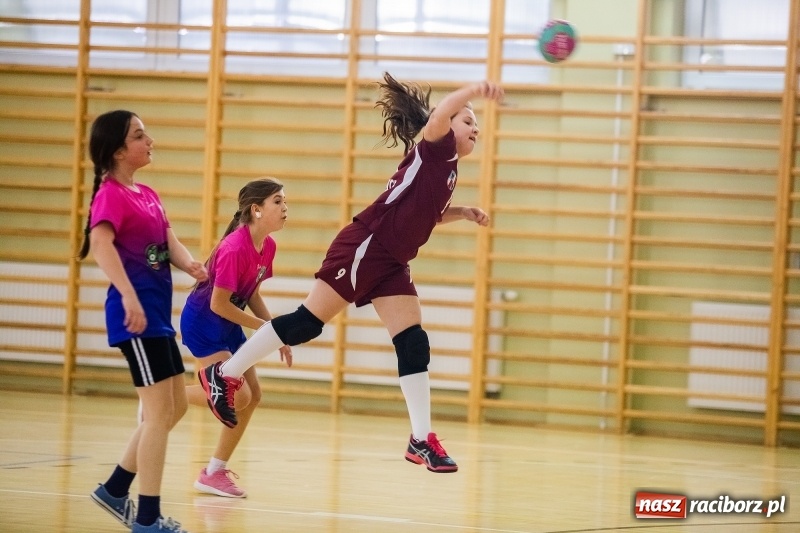 Zdjęcie w galerii na portalu naszraciborz.pl: 9. Turniej Piłki Ręcznej Dziewcząt Młodszych o Puchar Starosty Raciborskiego wiadomości z regionu