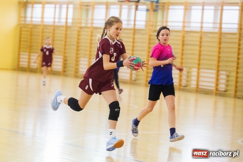 Zdjęcie w galerii na portalu naszraciborz.pl: 9. Turniej Piłki Ręcznej Dziewcząt Młodszych o Puchar Starosty Raciborskiego wiadomości z regionu