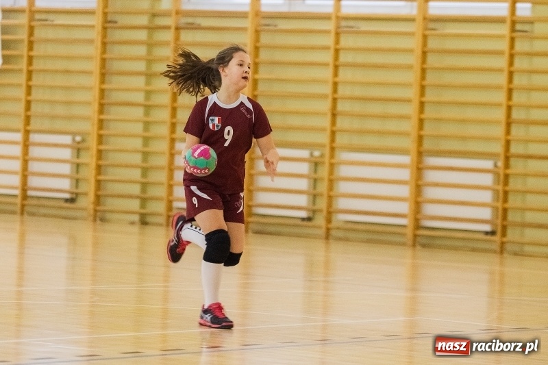 Zdjęcie w galerii na portalu naszraciborz.pl: 9. Turniej Piłki Ręcznej Dziewcząt Młodszych o Puchar Starosty Raciborskiego wiadomości z regionu