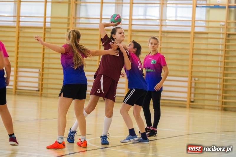 Zdjęcie w galerii na portalu naszraciborz.pl: 9. Turniej Piłki Ręcznej Dziewcząt Młodszych o Puchar Starosty Raciborskiego wiadomości z regionu