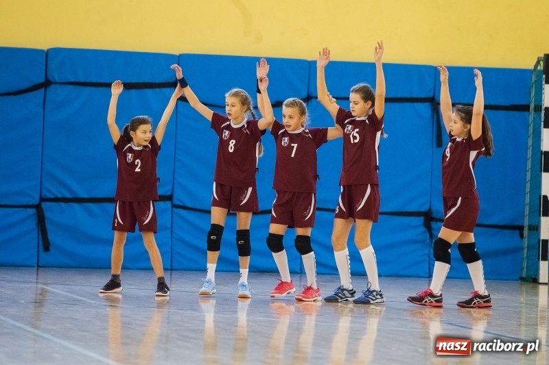 Zdjęcie w galerii na portalu naszraciborz.pl: 9. Turniej Piłki Ręcznej Dziewcząt Młodszych o Puchar Starosty Raciborskiego wiadomości z regionu