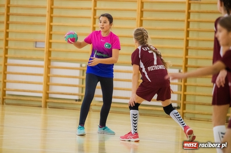 Zdjęcie w galerii na portalu naszraciborz.pl: 9. Turniej Piłki Ręcznej Dziewcząt Młodszych o Puchar Starosty Raciborskiego wiadomości z regionu
