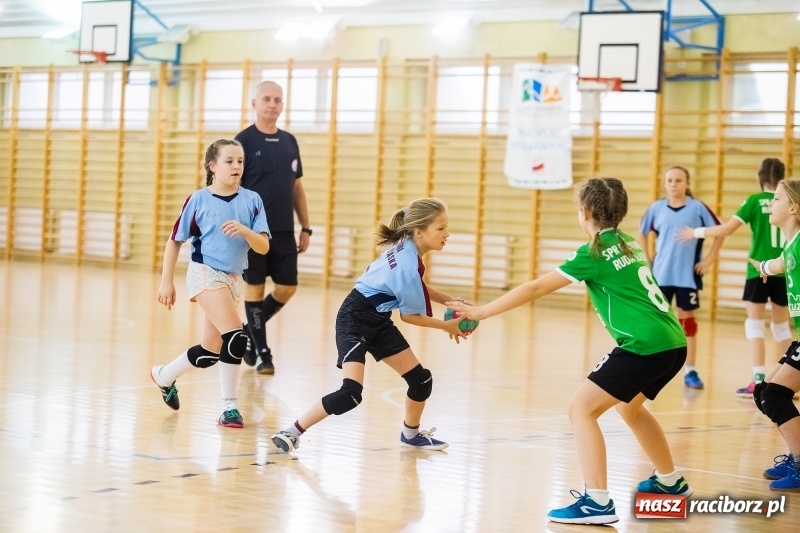 Zdjęcie w galerii na portalu naszraciborz.pl: 9. Turniej Piłki Ręcznej Dziewcząt Młodszych o Puchar Starosty Raciborskiego wiadomości z regionu