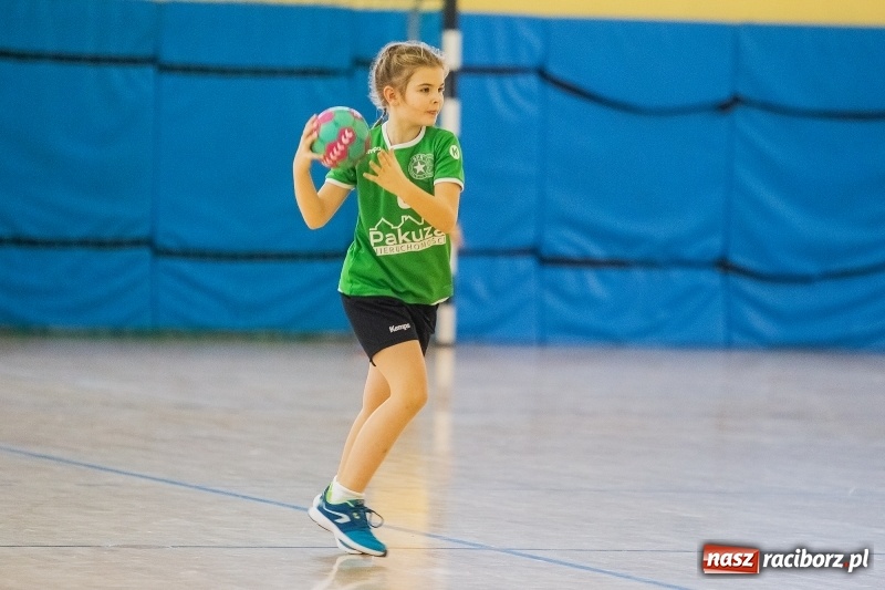 Zdjęcie w galerii na portalu naszraciborz.pl: 9. Turniej Piłki Ręcznej Dziewcząt Młodszych o Puchar Starosty Raciborskiego wiadomości z regionu