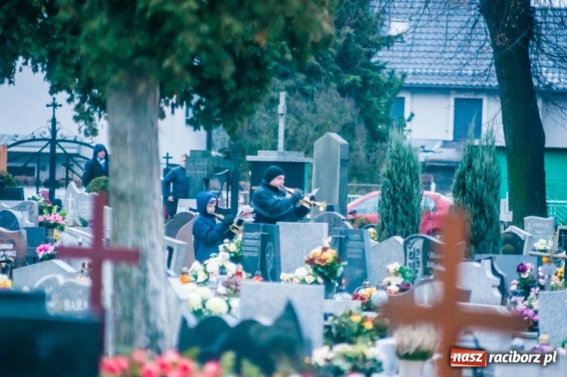 Zdjęcie w galerii na portalu naszraciborz.pl: Panie Darku, kto nas teraz będzie woził... Ostatnie pożegnanie śp. Dariusza Klimka wiadomości z regionu