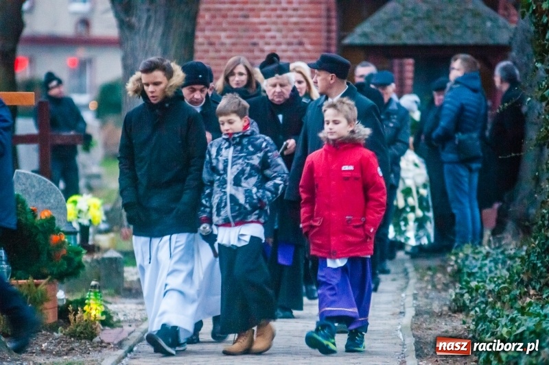 Zdjęcie w galerii na portalu naszraciborz.pl: Panie Darku, kto nas teraz będzie woził... Ostatnie pożegnanie śp. Dariusza Klimka wiadomości z regionu