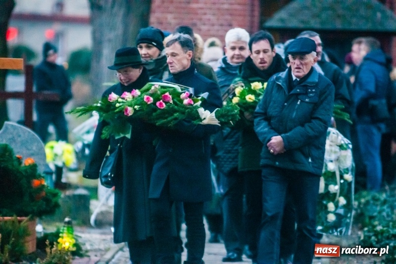 Zdjęcie w galerii na portalu naszraciborz.pl: Panie Darku, kto nas teraz będzie woził... Ostatnie pożegnanie śp. Dariusza Klimka wiadomości z regionu