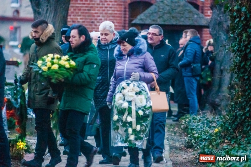 Zdjęcie w galerii na portalu naszraciborz.pl: Panie Darku, kto nas teraz będzie woził... Ostatnie pożegnanie śp. Dariusza Klimka wiadomości z regionu