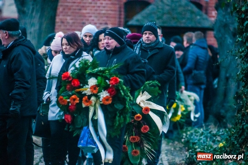 Zdjęcie w galerii na portalu naszraciborz.pl: Panie Darku, kto nas teraz będzie woził... Ostatnie pożegnanie śp. Dariusza Klimka wiadomości z regionu