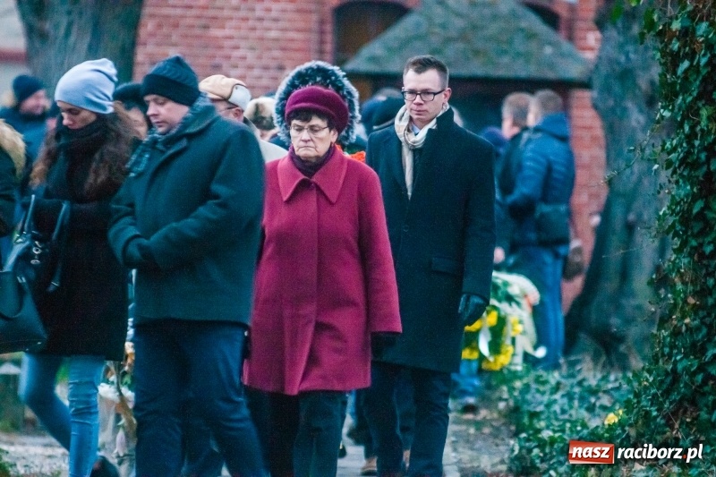 Zdjęcie w galerii na portalu naszraciborz.pl: Panie Darku, kto nas teraz będzie woził... Ostatnie pożegnanie śp. Dariusza Klimka wiadomości z regionu