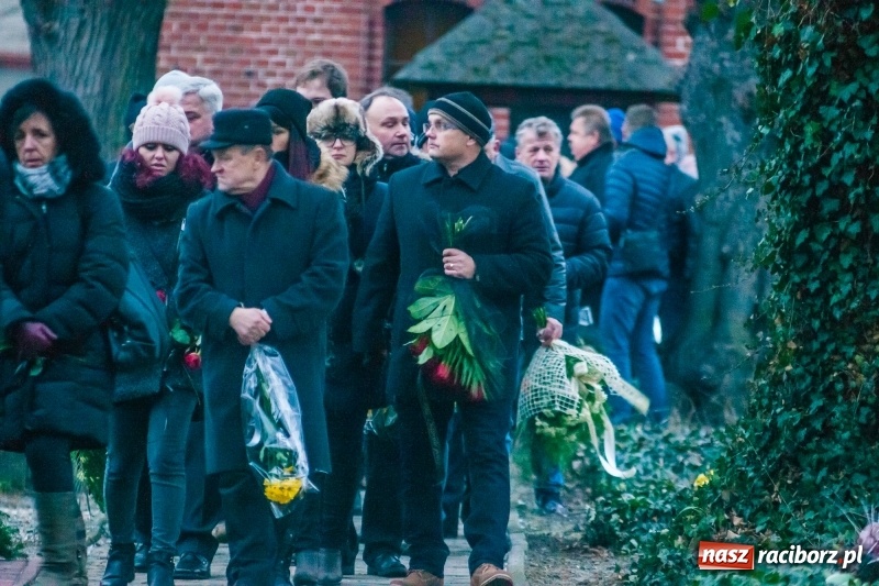 Zdjęcie w galerii na portalu naszraciborz.pl: Panie Darku, kto nas teraz będzie woził... Ostatnie pożegnanie śp. Dariusza Klimka wiadomości z regionu