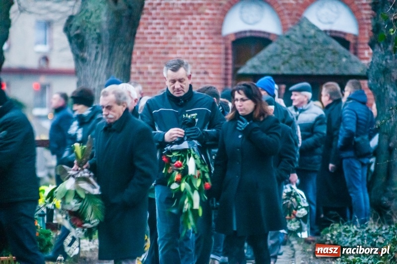 Zdjęcie w galerii na portalu naszraciborz.pl: Panie Darku, kto nas teraz będzie woził... Ostatnie pożegnanie śp. Dariusza Klimka wiadomości z regionu