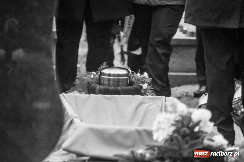 Zdjęcie w galerii na portalu naszraciborz.pl: Panie Darku, kto nas teraz będzie woził... Ostatnie pożegnanie śp. Dariusza Klimka wiadomości z regionu