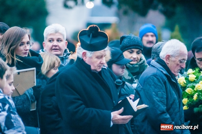 Zdjęcie w galerii na portalu naszraciborz.pl: Panie Darku, kto nas teraz będzie woził... Ostatnie pożegnanie śp. Dariusza Klimka wiadomości z regionu