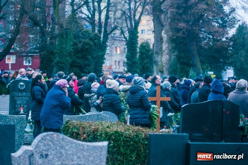 Zdjęcie w galerii na portalu naszraciborz.pl: Panie Darku, kto nas teraz będzie woził... Ostatnie pożegnanie śp. Dariusza Klimka wiadomości z regionu