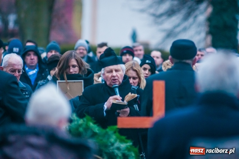 Zdjęcie w galerii na portalu naszraciborz.pl: Panie Darku, kto nas teraz będzie woził... Ostatnie pożegnanie śp. Dariusza Klimka wiadomości z regionu