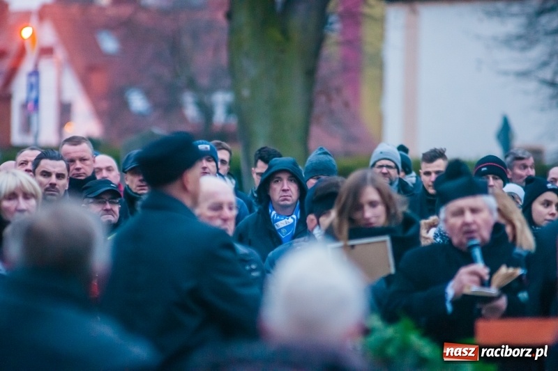 Zdjęcie w galerii na portalu naszraciborz.pl: Panie Darku, kto nas teraz będzie woził... Ostatnie pożegnanie śp. Dariusza Klimka wiadomości z regionu