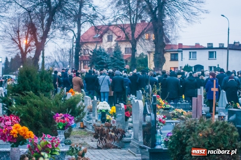 Zdjęcie w galerii na portalu naszraciborz.pl: Panie Darku, kto nas teraz będzie woził... Ostatnie pożegnanie śp. Dariusza Klimka wiadomości z regionu