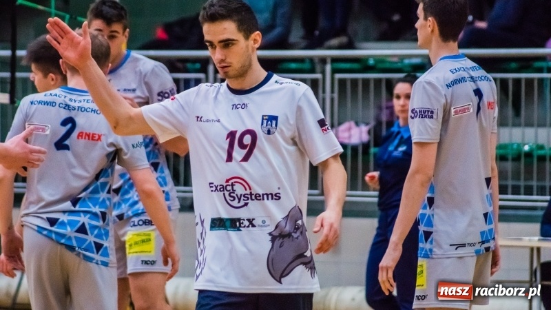 Zdjęcie w galerii na portalu naszraciborz.pl: Częstochowski Norwid postraszył tylko w pierwszym secie. Gładkie zwycięstwo siatkarzy Rafako wiadomości z regionu