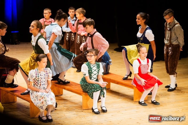 Zdjęcie w galerii na portalu naszraciborz.pl: Koncert Świąteczny Stowarzyszenia Bajtel w RCK wiadomości z regionu