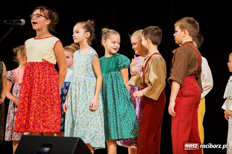 Zdjęcie w galerii na portalu naszraciborz.pl: Koncert Świąteczny Stowarzyszenia Bajtel w RCK wiadomości z regionu