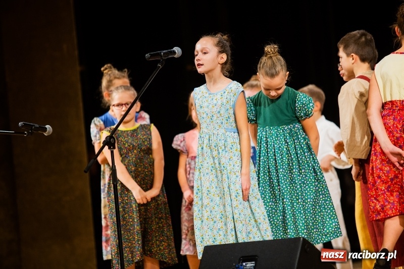 Zdjęcie w galerii na portalu naszraciborz.pl: Koncert Świąteczny Stowarzyszenia Bajtel w RCK wiadomości z regionu