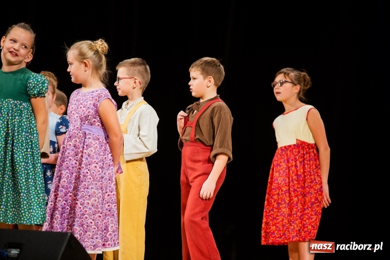 Zdjęcie w galerii na portalu naszraciborz.pl: Koncert Świąteczny Stowarzyszenia Bajtel w RCK wiadomości z regionu