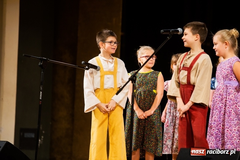 Zdjęcie w galerii na portalu naszraciborz.pl: Koncert Świąteczny Stowarzyszenia Bajtel w RCK wiadomości z regionu