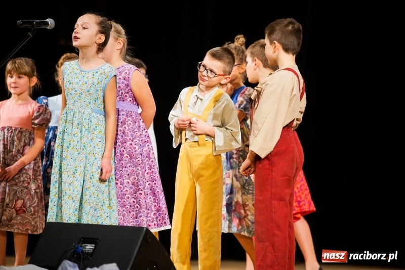 Zdjęcie w galerii na portalu naszraciborz.pl: Koncert Świąteczny Stowarzyszenia Bajtel w RCK wiadomości z regionu