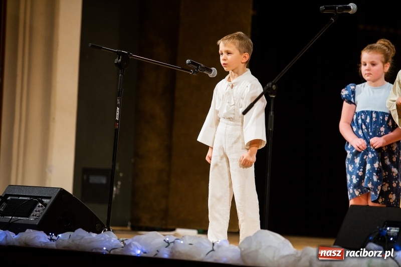 Zdjęcie w galerii na portalu naszraciborz.pl: Koncert Świąteczny Stowarzyszenia Bajtel w RCK wiadomości z regionu