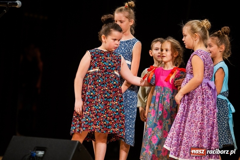 Zdjęcie w galerii na portalu naszraciborz.pl: Koncert Świąteczny Stowarzyszenia Bajtel w RCK wiadomości z regionu