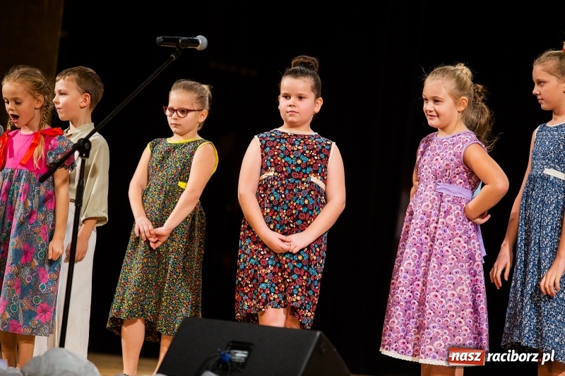 Zdjęcie w galerii na portalu naszraciborz.pl: Koncert Świąteczny Stowarzyszenia Bajtel w RCK wiadomości z regionu