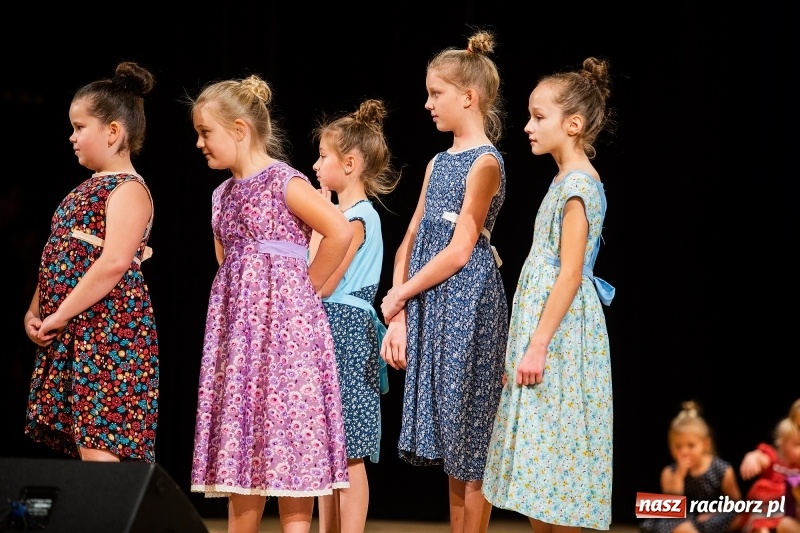 Zdjęcie w galerii na portalu naszraciborz.pl: Koncert Świąteczny Stowarzyszenia Bajtel w RCK wiadomości z regionu