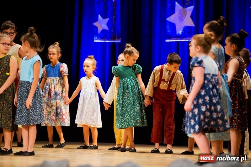 Zdjęcie w galerii na portalu naszraciborz.pl: Koncert Świąteczny Stowarzyszenia Bajtel w RCK wiadomości z regionu