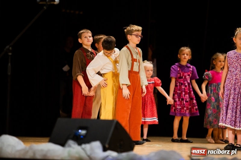 Zdjęcie w galerii na portalu naszraciborz.pl: Koncert Świąteczny Stowarzyszenia Bajtel w RCK wiadomości z regionu