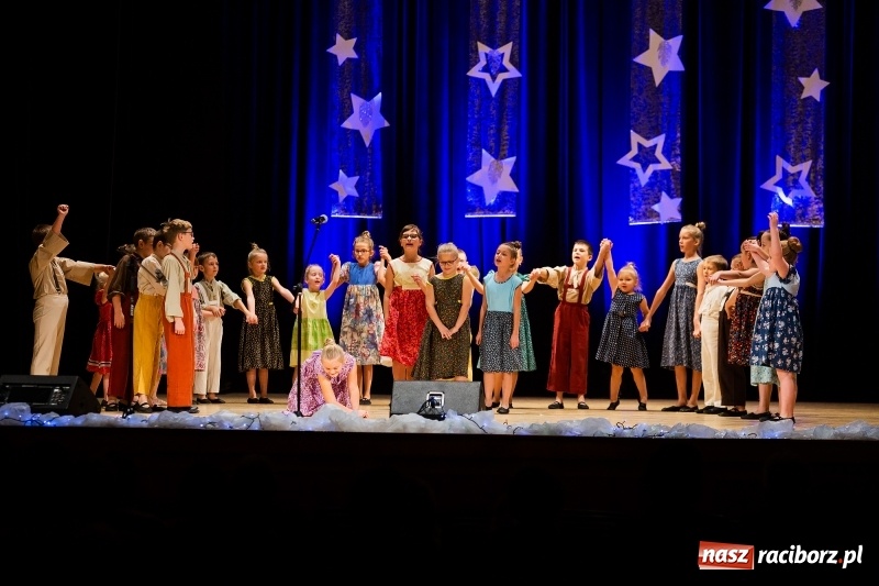 Zdjęcie w galerii na portalu naszraciborz.pl: Koncert Świąteczny Stowarzyszenia Bajtel w RCK wiadomości z regionu