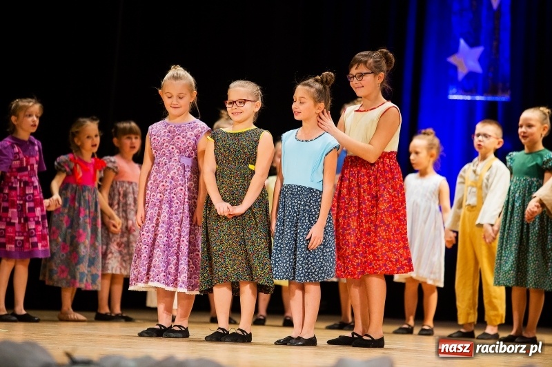 Zdjęcie w galerii na portalu naszraciborz.pl: Koncert Świąteczny Stowarzyszenia Bajtel w RCK wiadomości z regionu