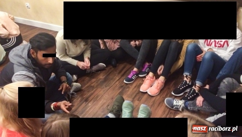 Zdjęcie w galerii na portalu naszraciborz.pl: Afera wokół EuroWeek. Na szkołę liderów wysyłano także dzieci z Raciborza wiadomości z regionu