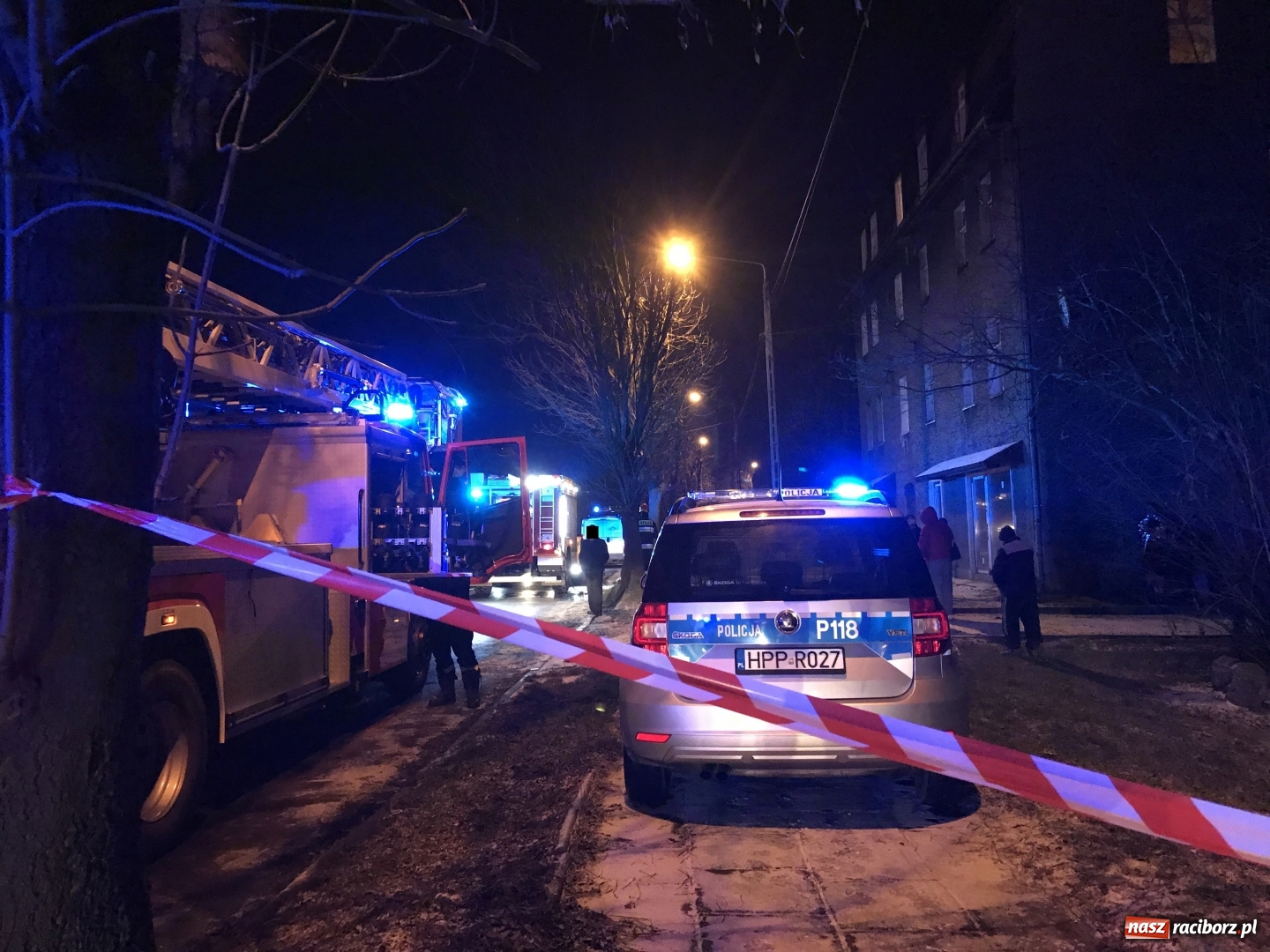 Zdjęcie w galerii na portalu naszraciborz.pl: Pożar na Rybnickiej. Ewakuowano mieszkańców budynku FOTO i WIDEO wiadomości z regionu