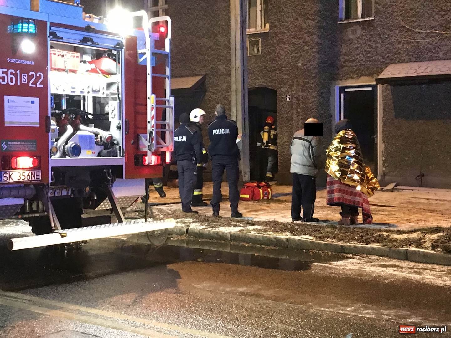 Zdjęcie w galerii na portalu naszraciborz.pl: Pożar na Rybnickiej. Ewakuowano mieszkańców budynku FOTO i WIDEO wiadomości z regionu