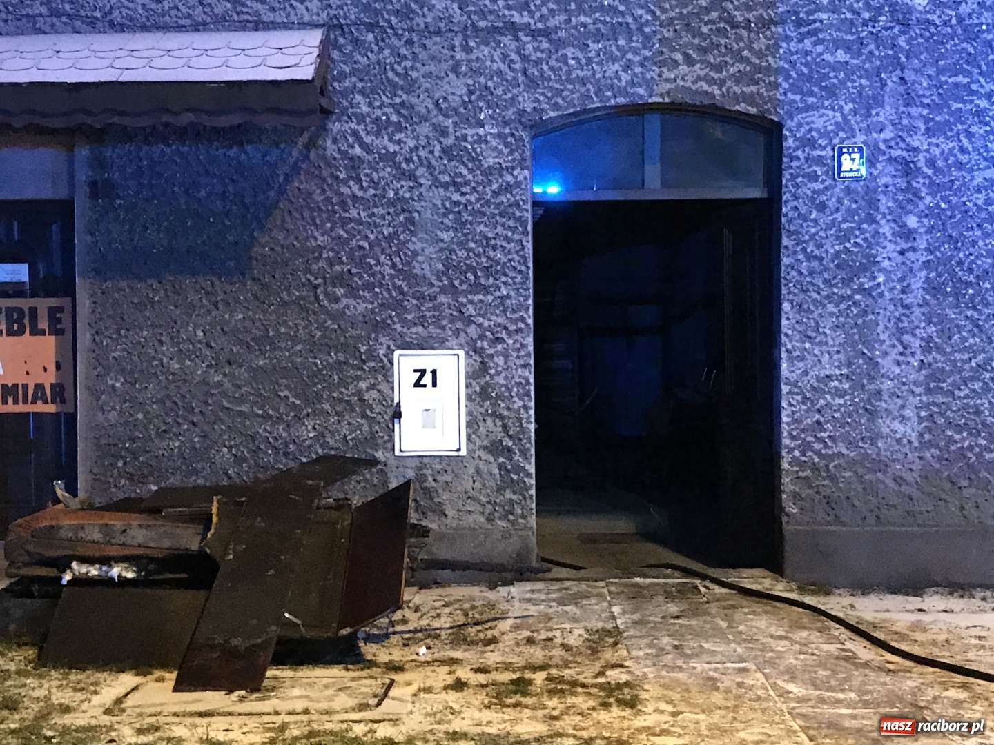 Zdjęcie w galerii na portalu naszraciborz.pl: Pożar na Rybnickiej. Ewakuowano mieszkańców budynku FOTO i WIDEO wiadomości z regionu