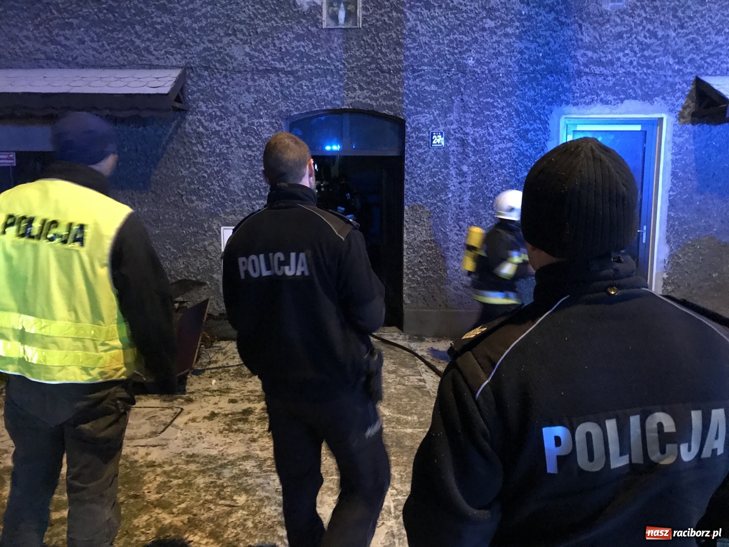 Zdjęcie w galerii na portalu naszraciborz.pl: Pożar na Rybnickiej. Ewakuowano mieszkańców budynku FOTO i WIDEO wiadomości z regionu